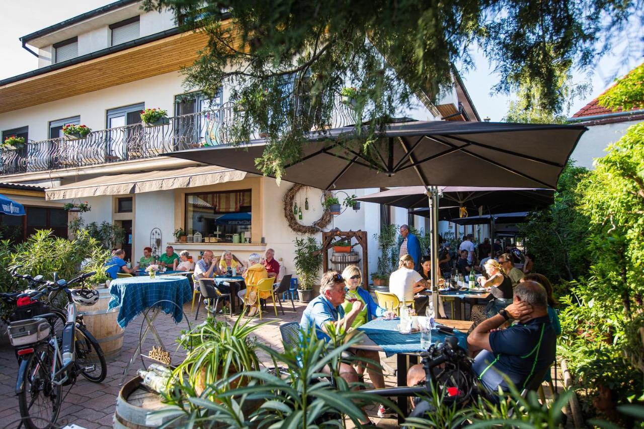 Pension Julia & Haus Elisabeth - Wallner'S Hofheuriger & Weinhof Moerbisch Am See Ngoại thất bức ảnh
