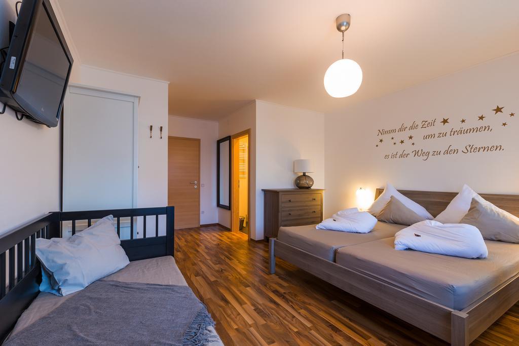 Pension Julia & Haus Elisabeth - Wallner'S Hofheuriger & Weinhof Moerbisch Am See Ngoại thất bức ảnh