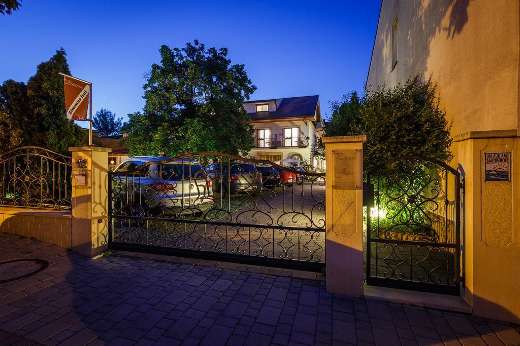 Pension Julia & Haus Elisabeth - Wallner'S Hofheuriger & Weinhof Moerbisch Am See Ngoại thất bức ảnh