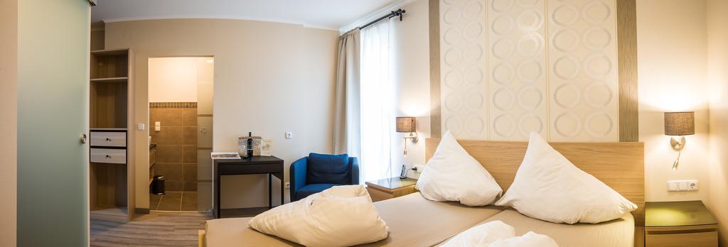 Pension Julia & Haus Elisabeth - Wallner'S Hofheuriger & Weinhof Moerbisch Am See Ngoại thất bức ảnh