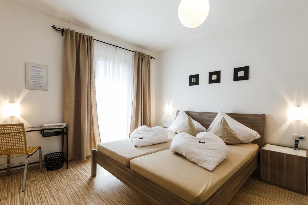 Pension Julia & Haus Elisabeth - Wallner'S Hofheuriger & Weinhof Moerbisch Am See Ngoại thất bức ảnh