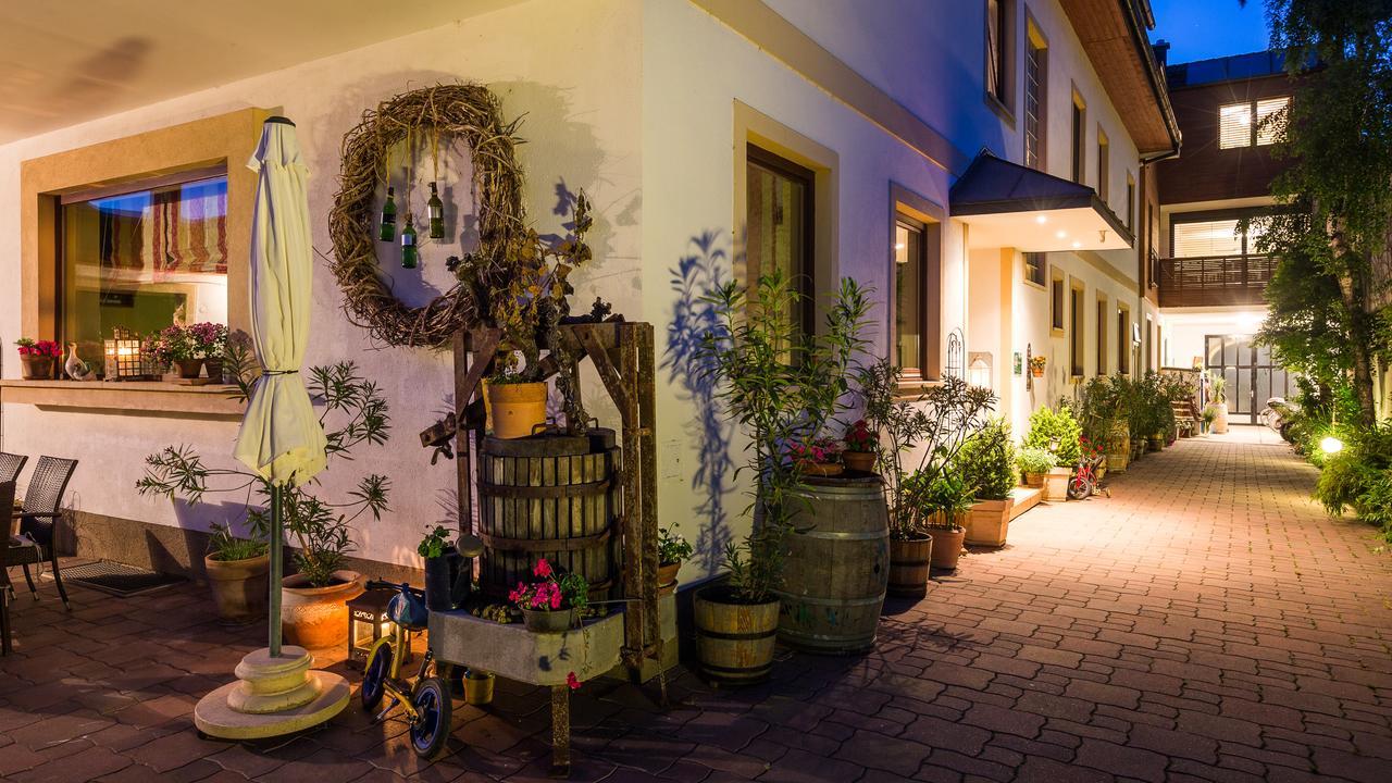 Pension Julia & Haus Elisabeth - Wallner'S Hofheuriger & Weinhof Moerbisch Am See Ngoại thất bức ảnh